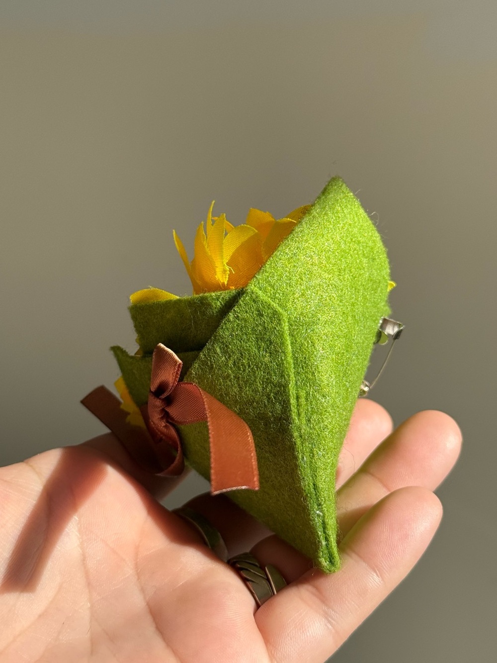 Handmade Faux Sunflower Floral Bow Bouquet Brooch Pin Accessories - Picture 5 of 9